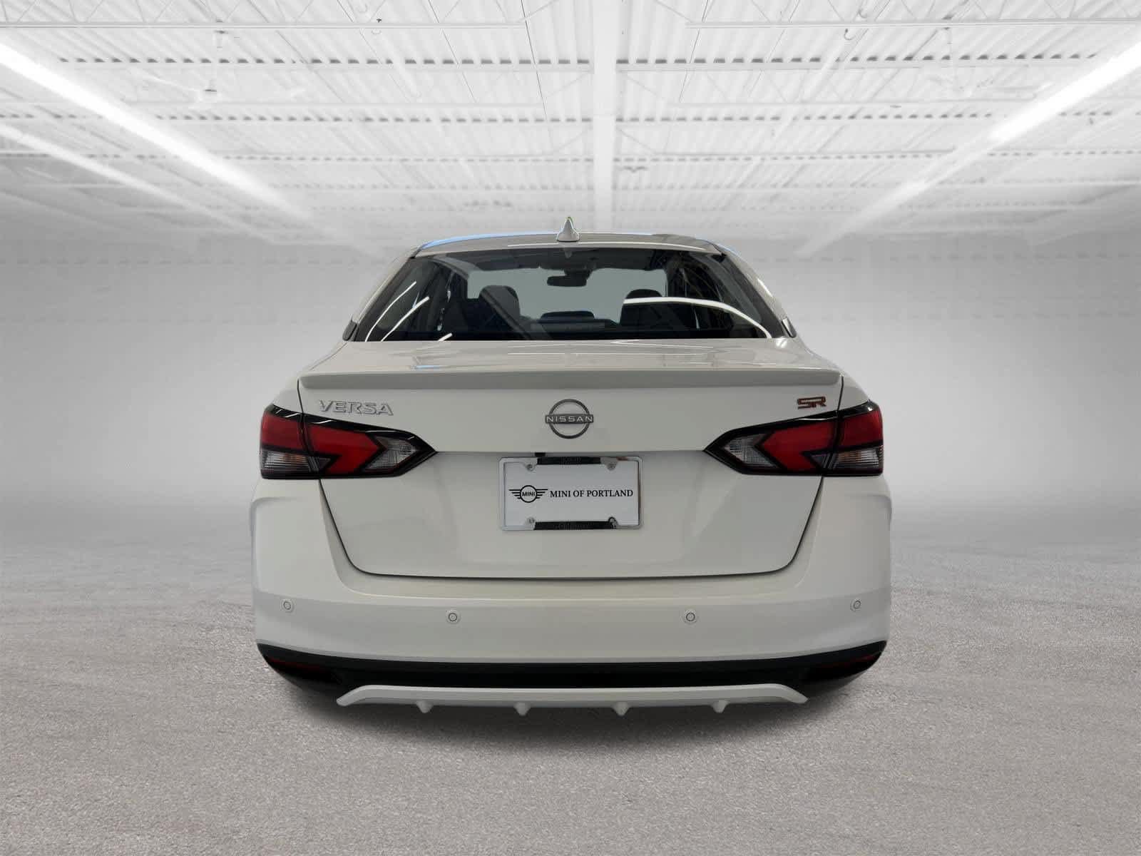 Used 2025 Nissan Versa SR FWD image 4