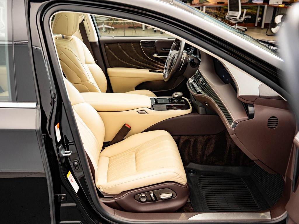 Used 2018 Lexus LS 500 AWD w/ Interior Upgrade Package image 23