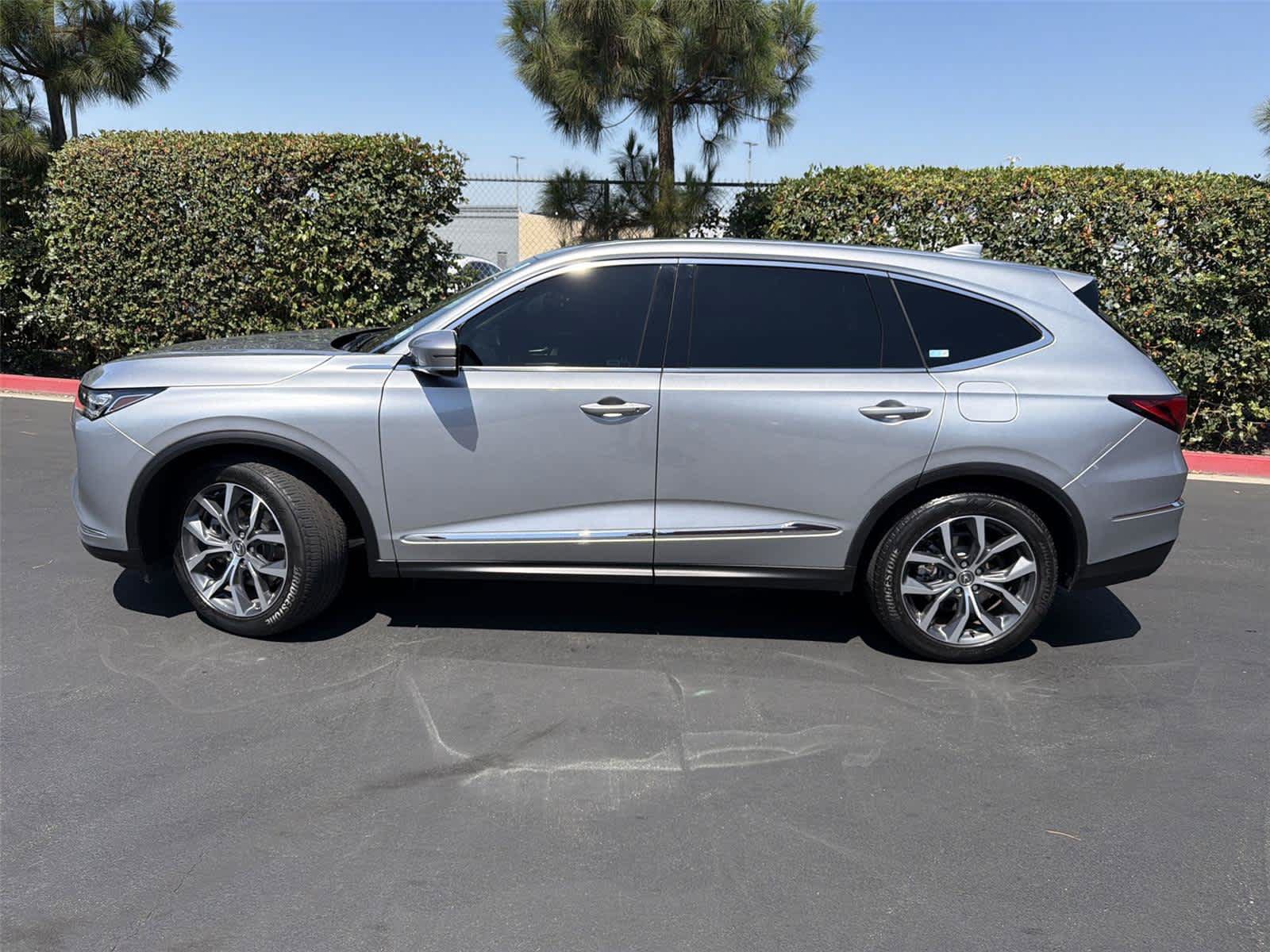Certified 2023 Acura MDX w/ Technology Package FWD image 3