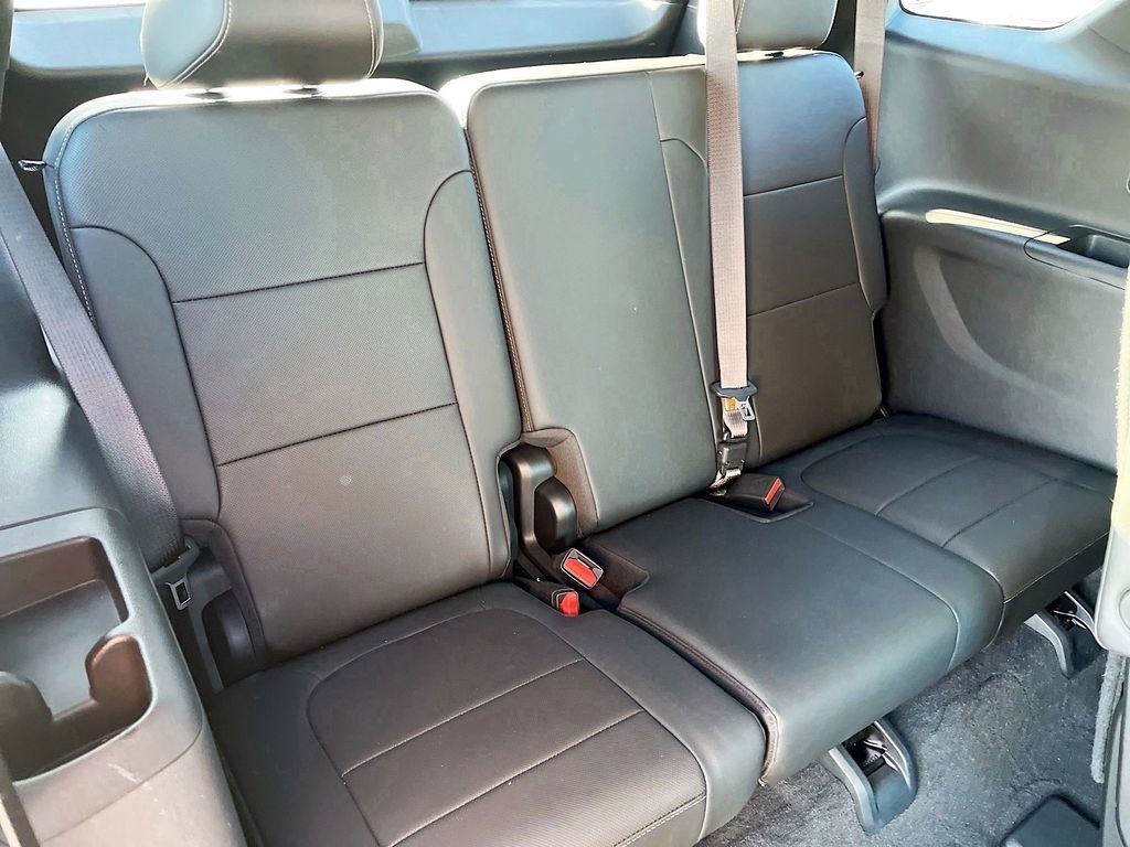 Used 2023 Chevrolet Traverse Premier image 28