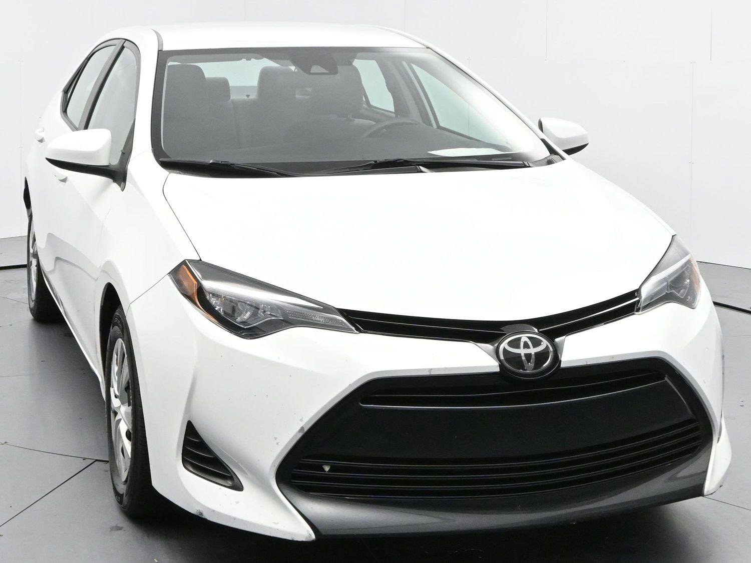 Used 2018 Toyota Corolla L FWD image 2