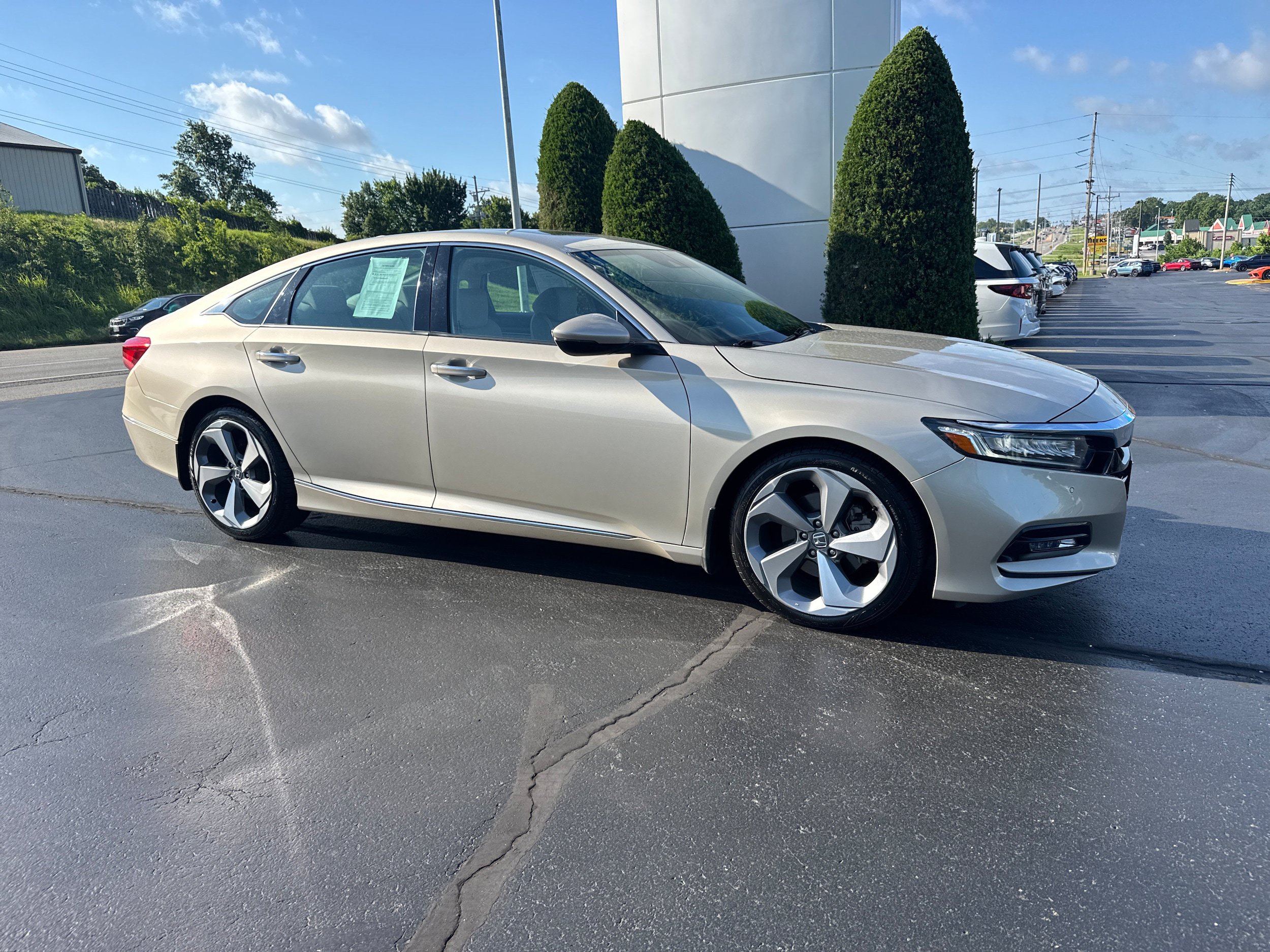 Used 2018 Honda Accord Touring image 1