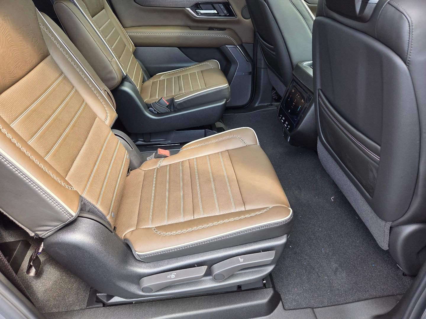 New 2026 GMC Yukon XL Denali Ultimate w/ LPO, Floor Liner Package AWD/4WD image 23
