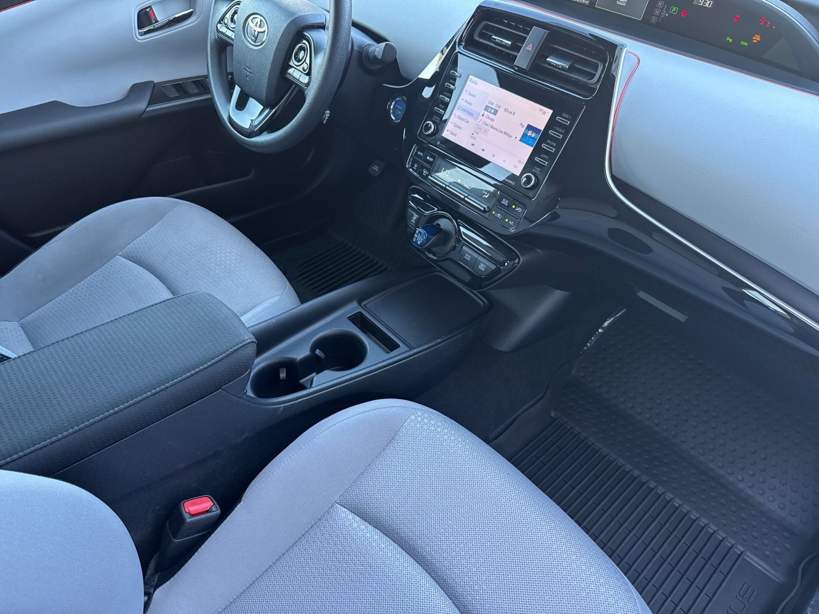 Used 2022 Toyota Prius LE image 16