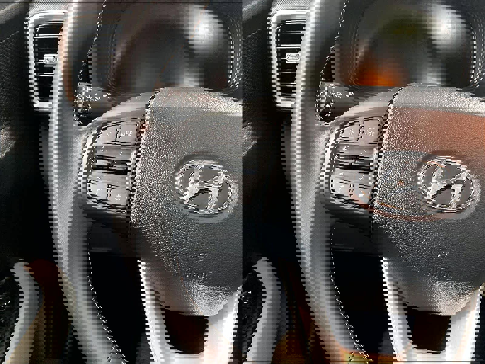 Used 2023 Hyundai Venue SEL image 23