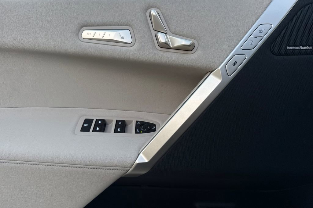 New 2026 BMW iX xDrive60 AWD/4WD image 10
