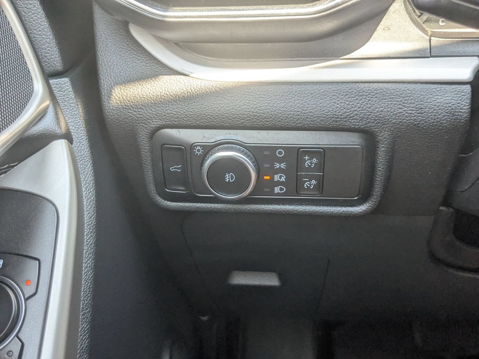 Used 2024 Ford Explorer XLT w/ Equipment Group 202A AWD/4WD image 16