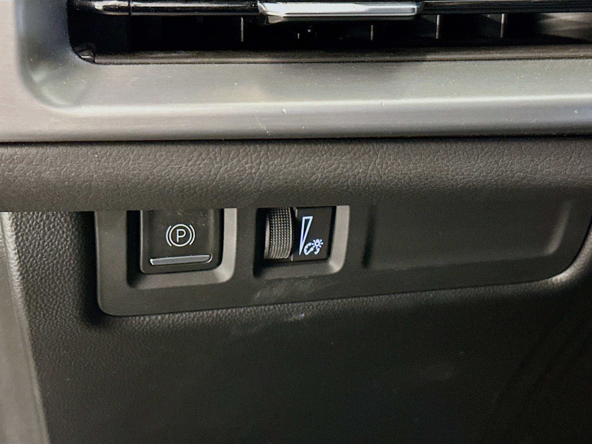 Used 2024 Cadillac XT4 Premium Luxury image 17