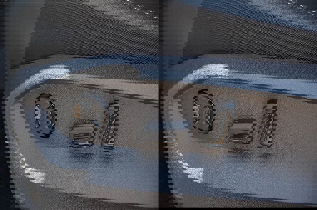 New 2024 Volkswagen Tiguan SE image 25