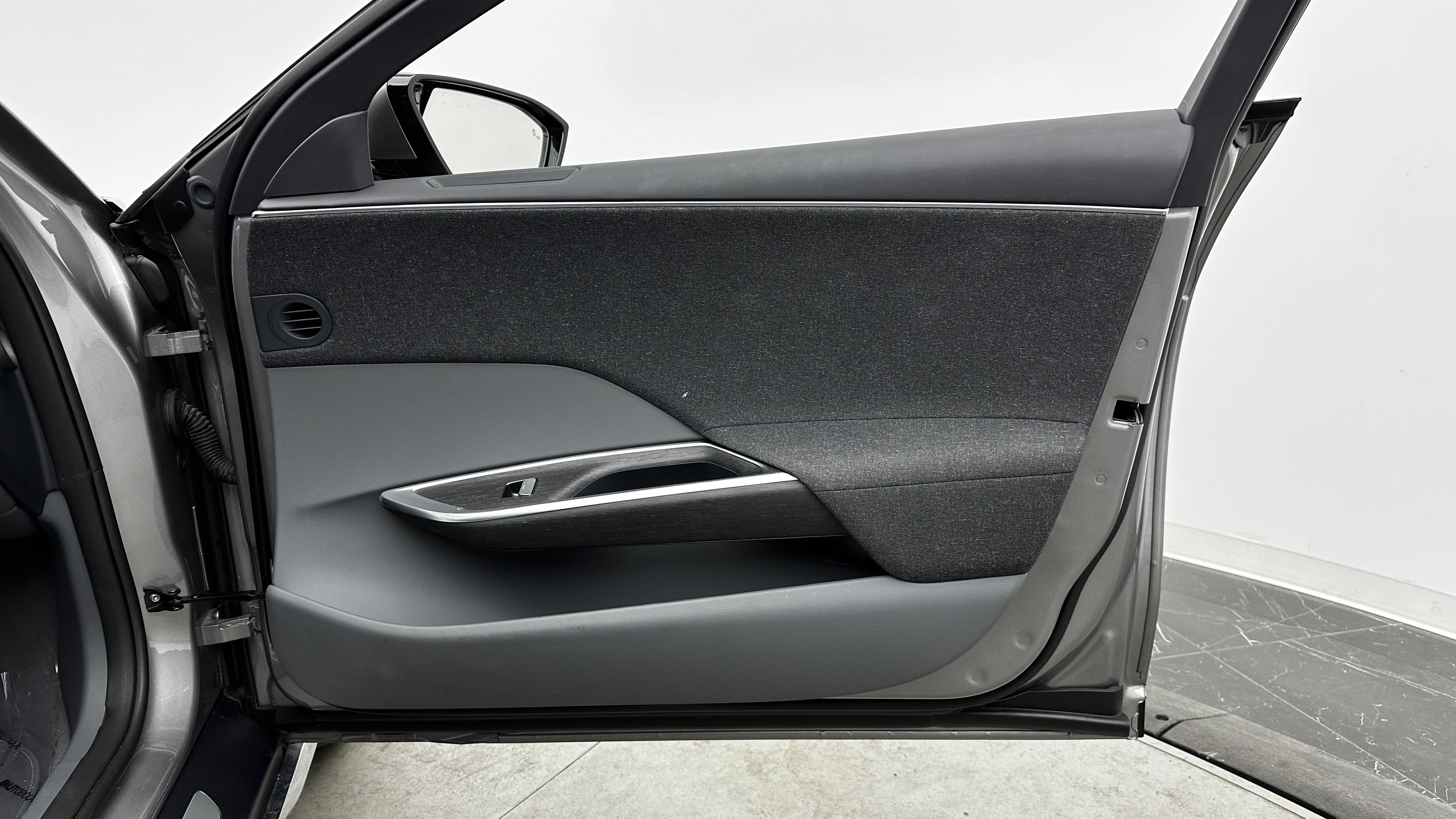 Used 2025 Lucid Air Pure image 32