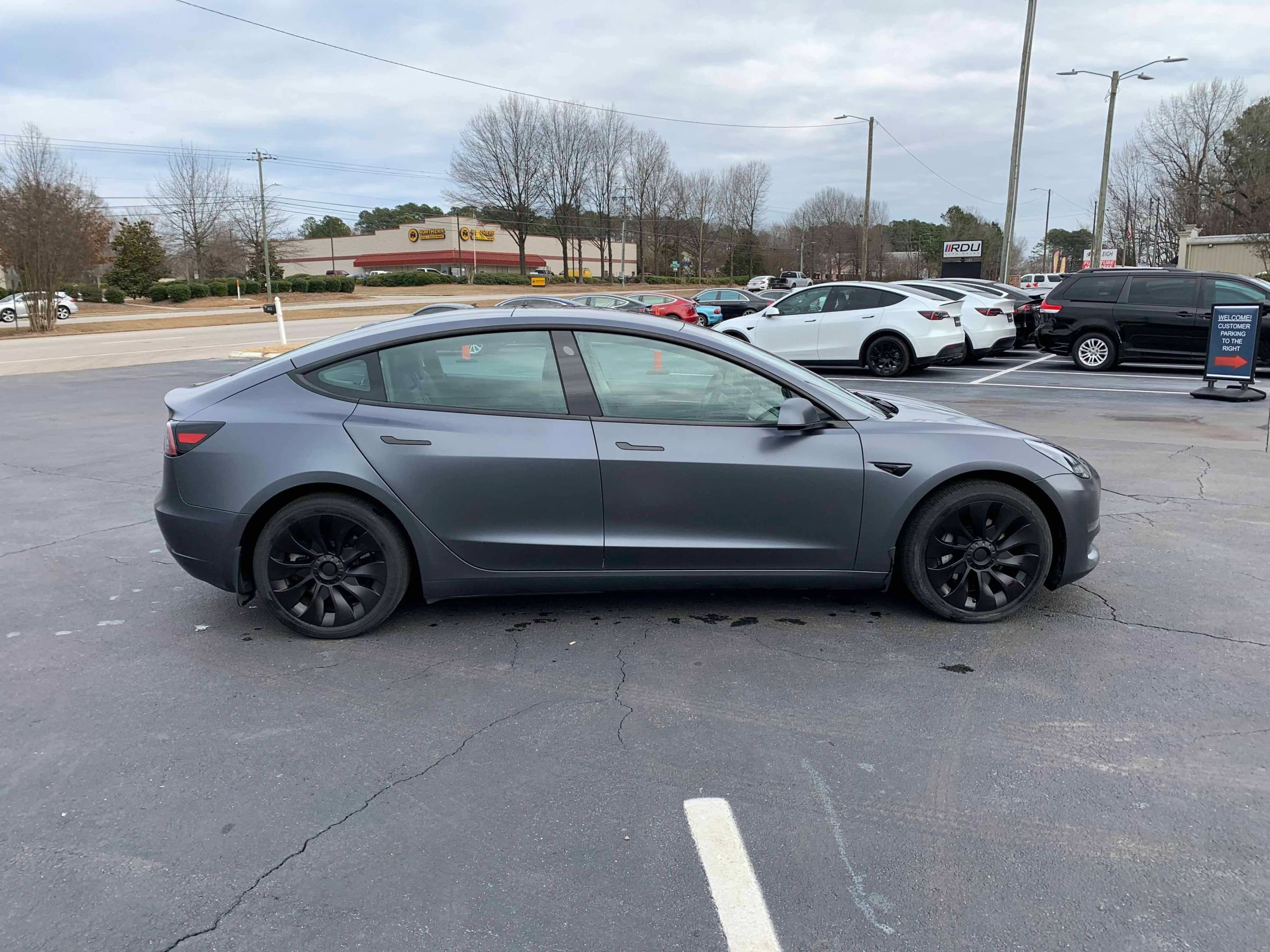 Used 2023 Tesla Model 3 Standard Range image 12