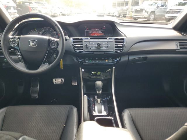Used 2017 Honda Accord Sport image 14