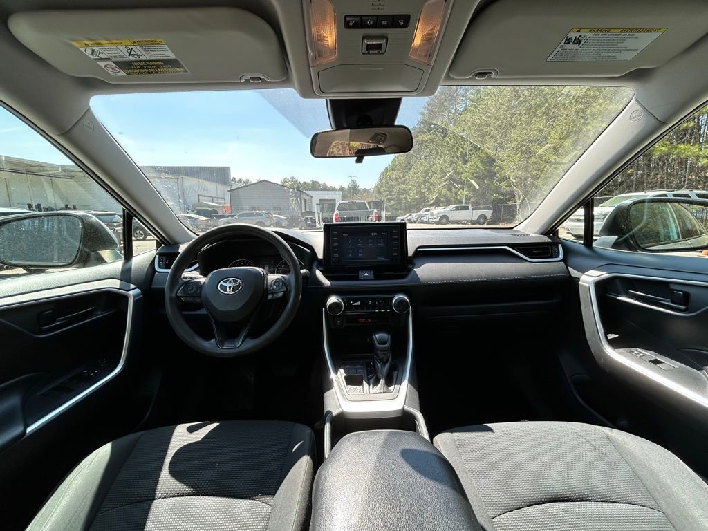 Used 2019 Toyota RAV4 LE image 9