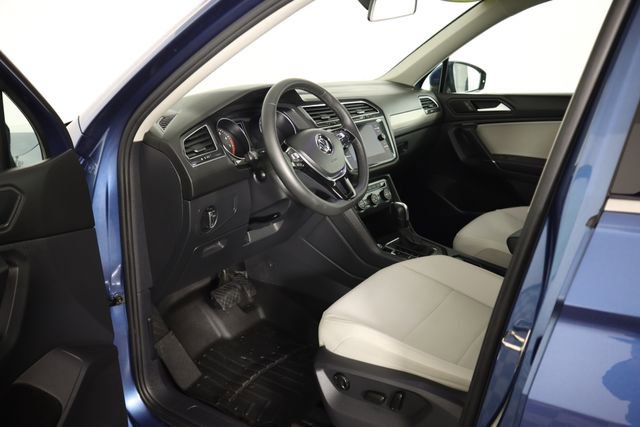 Used 2020 Volkswagen Tiguan SE w/ Panoramic Sunroof Package image 26