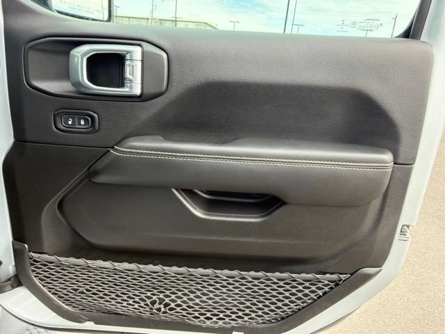 Used 2023 Jeep Wrangler Unlimited Sahara w/ Cold Weather Group AWD/4WD image 8