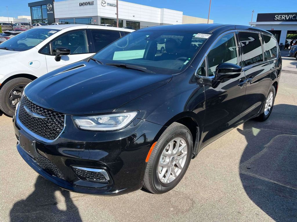 Used 2025 Chrysler Pacifica Select FWD image 4