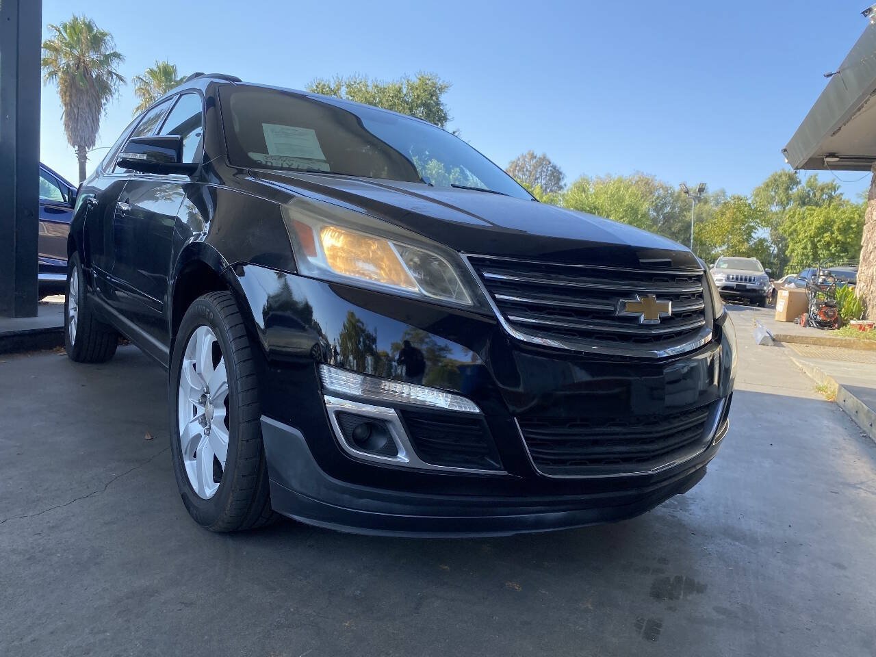 Used 2016 Chevrolet Traverse LT w/ Style and Technology Package FWD image 3