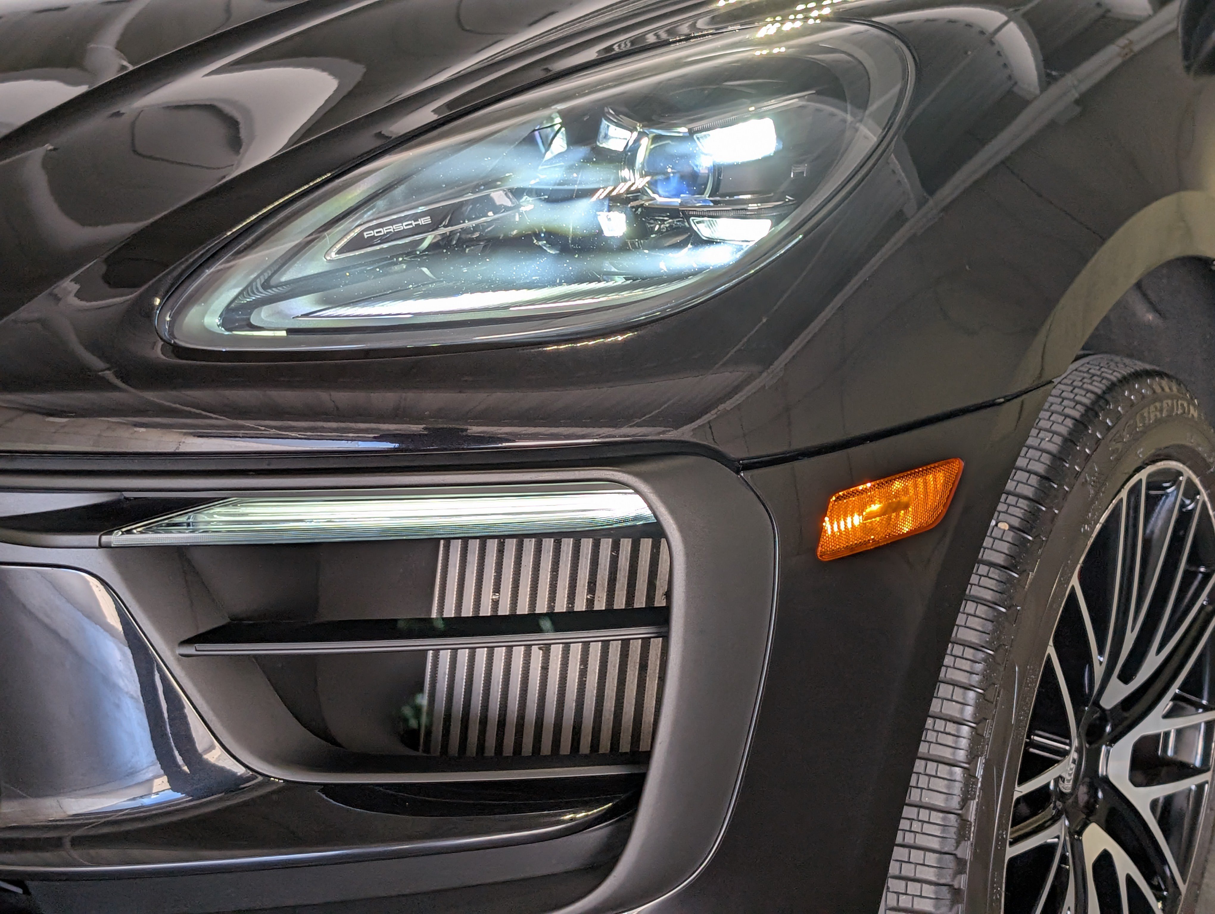 Certified 2022 Porsche Macan S AWD/4WD image 13
