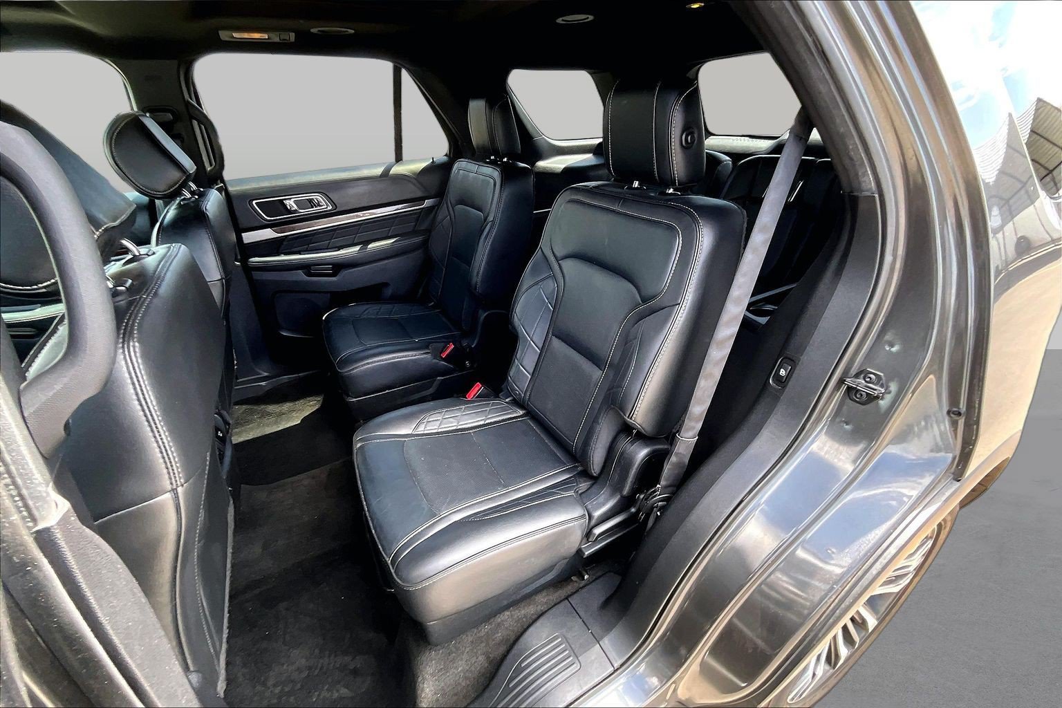 Used 2017 Ford Explorer Platinum AWD/4WD image 27