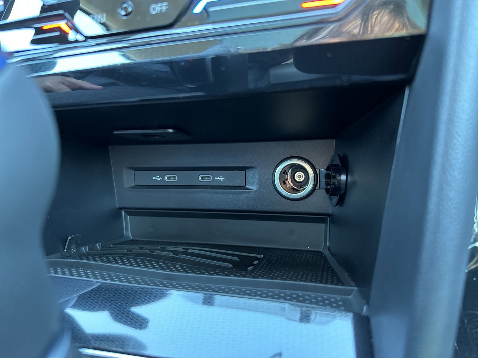 New 2026 Volkswagen Taos SE image 46