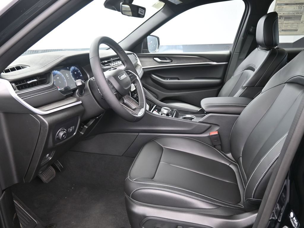 New 2025 Jeep Grand Cherokee Limited w/ Trailer Tow Package image 17