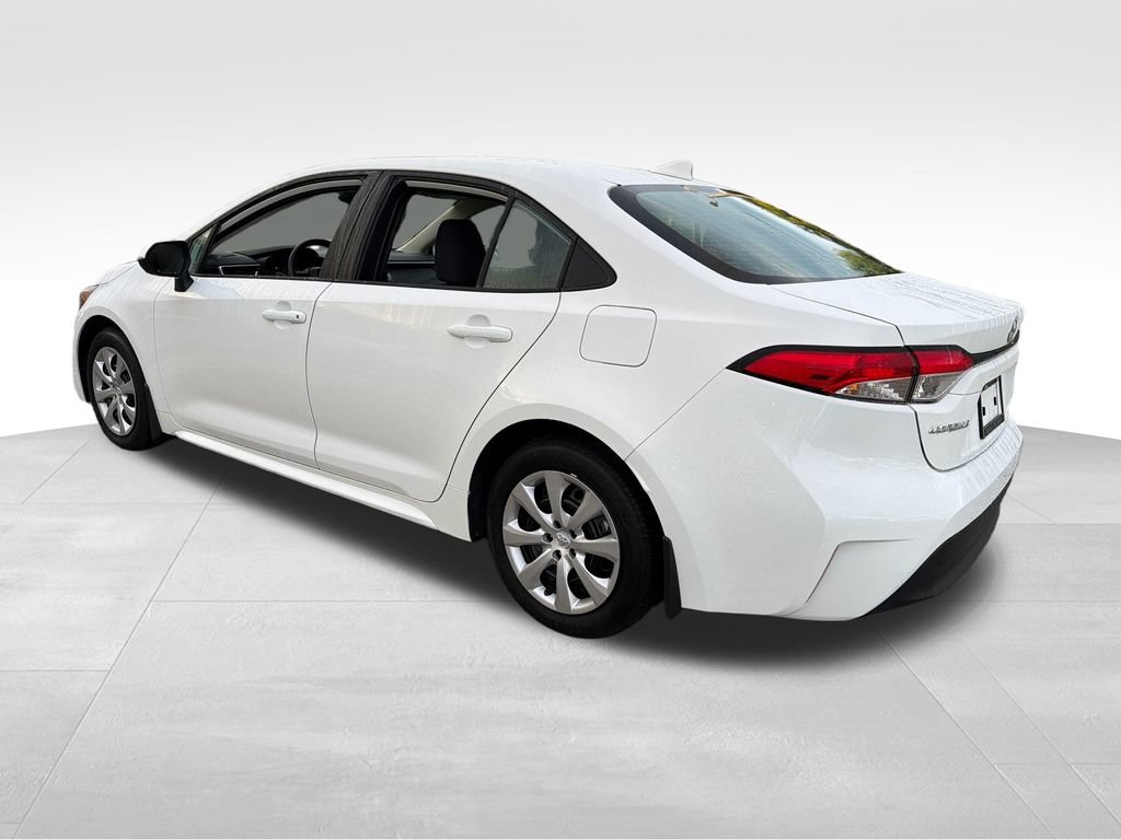 Used 2025 Toyota Corolla LE FWD image 5
