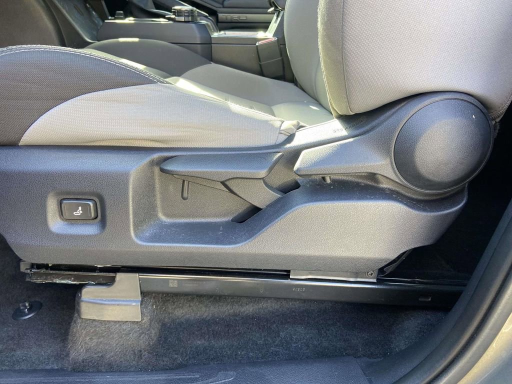 Used 2025 Toyota Tacoma TRD Sport image 16