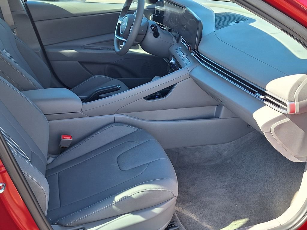 Used 2024 Hyundai Elantra SEL image 23