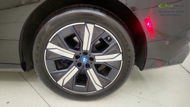Used 2024 BMW iX xDrive50 w/ Premium Package AWD/4WD image 87