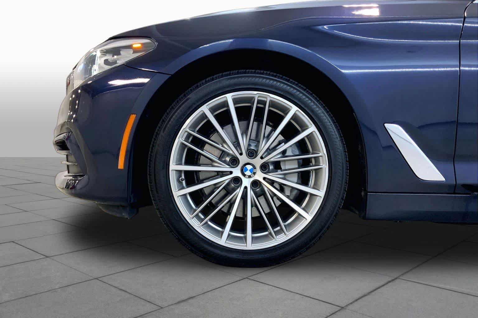 Used 2018 BMW 530i xDrive w/ Premium Package AWD/4WD image 10