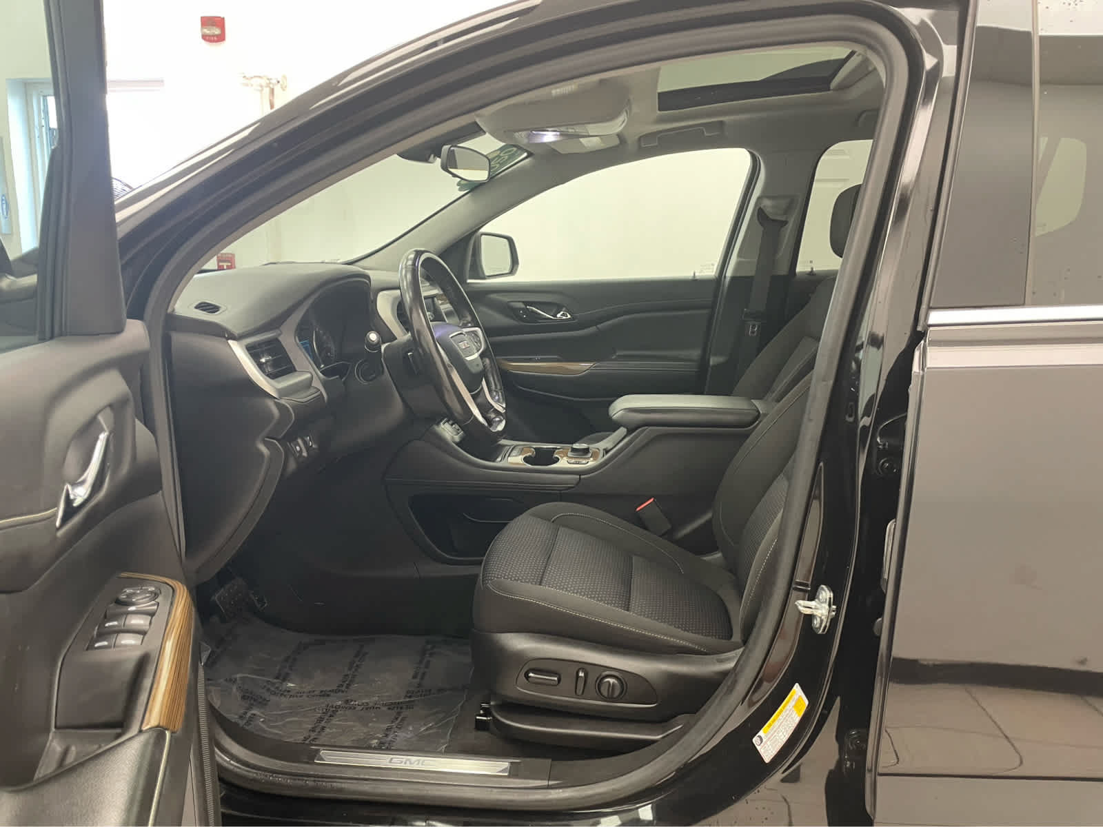 Used 2020 GMC Acadia SLE w/ Driver Convenience Package AWD/4WD image 7