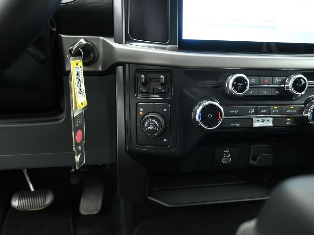Certified 2025 Ford F150 XLT w/ Equipment Group 301A Standard image 18