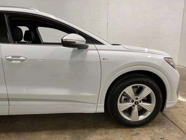 Used 2024 Audi Q4 e-tron Prestige image 99