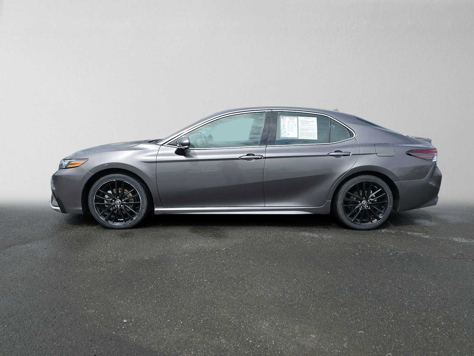 Used 2024 Toyota Camry XSE FWD image 7