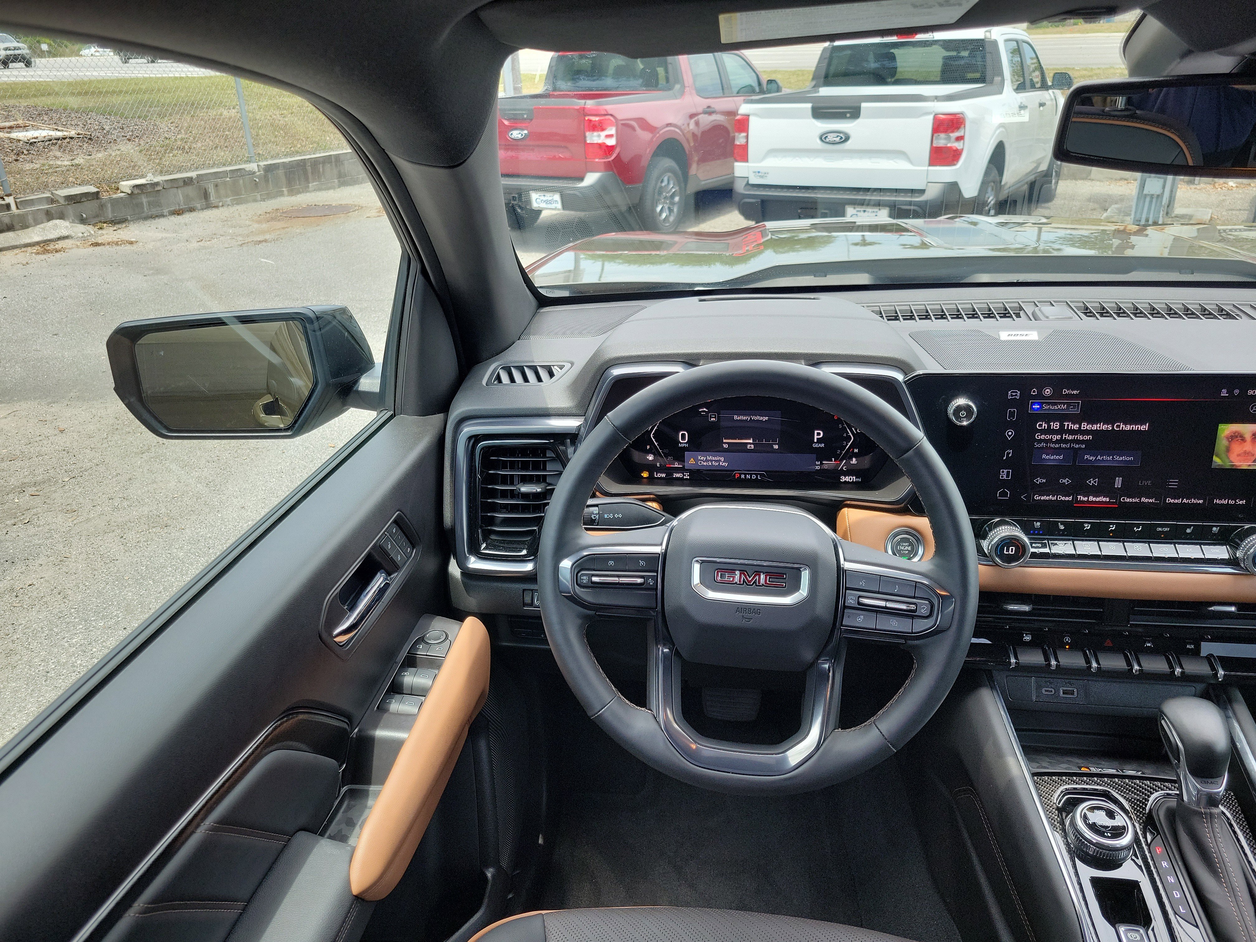 Used 2025 GMC Canyon AT4 w/ Technology Plus Package AWD/4WD image 7