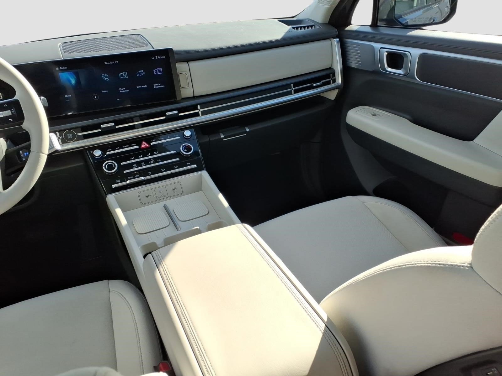 Used 2025 Hyundai Santa Fe SE FWD image 9