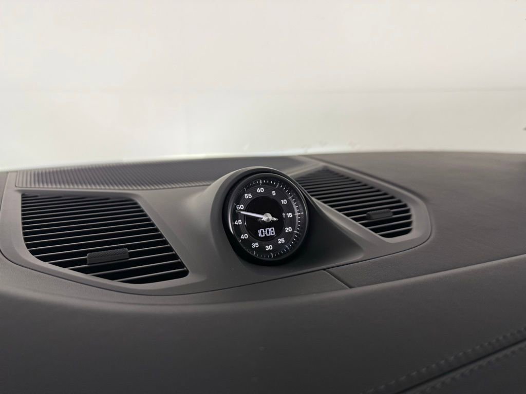 Certified 2025 Porsche Cayenne Coupe image 31