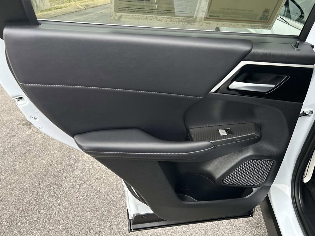 Used 2024 Mitsubishi Outlander SE image 23