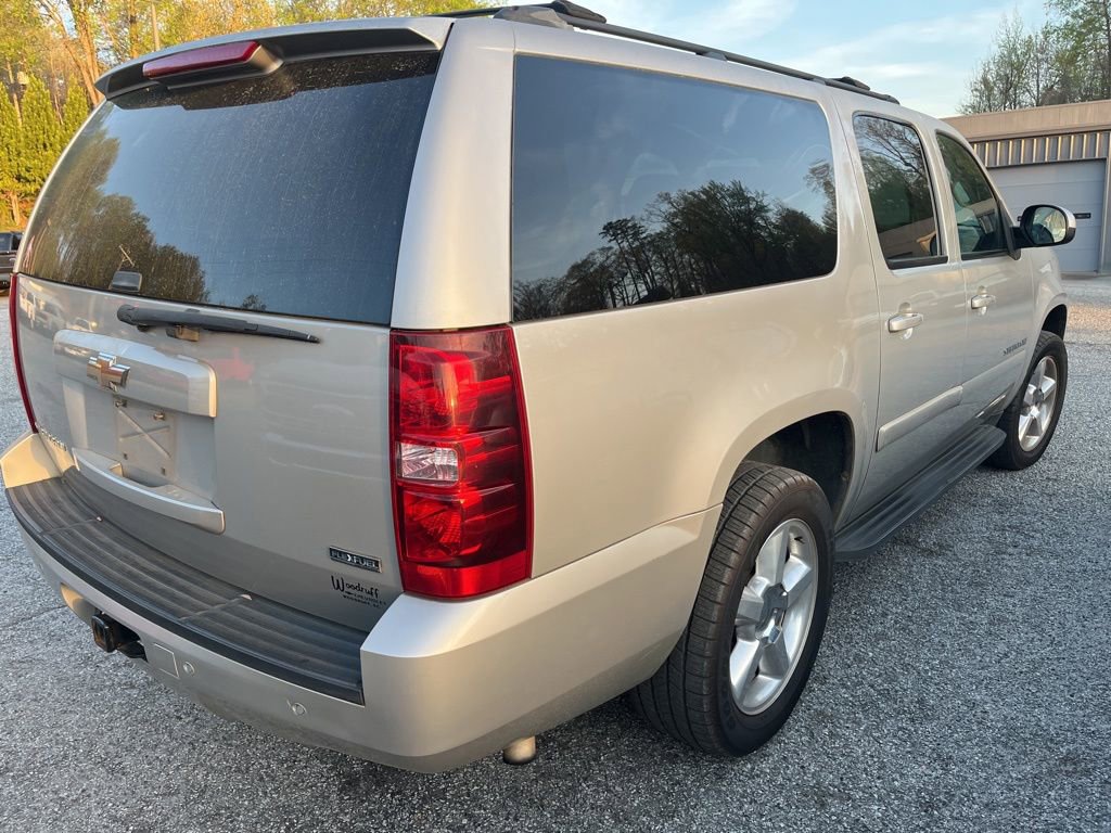 Used 2009 Chevrolet Suburban LT w/ Luxury Package RWD image 15