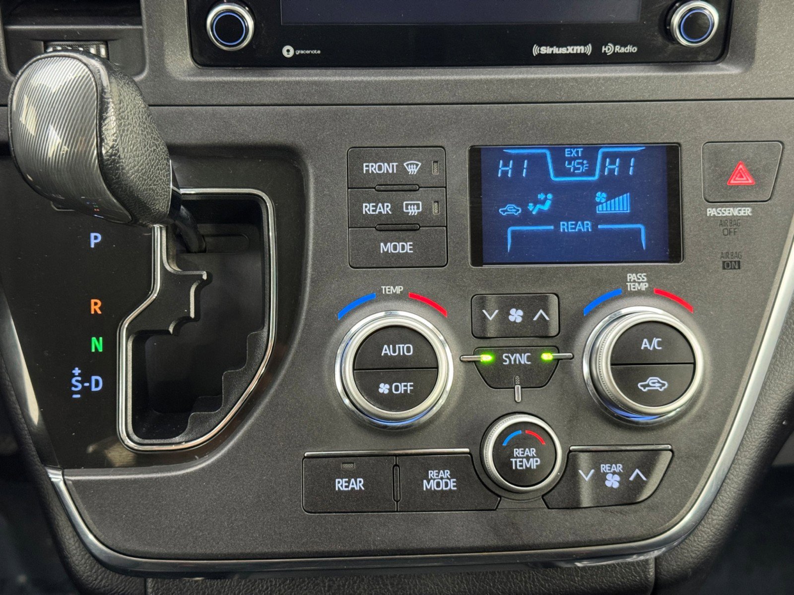 Used 2019 Toyota Sienna SE w/ Carpet Mat Package FWD image 25