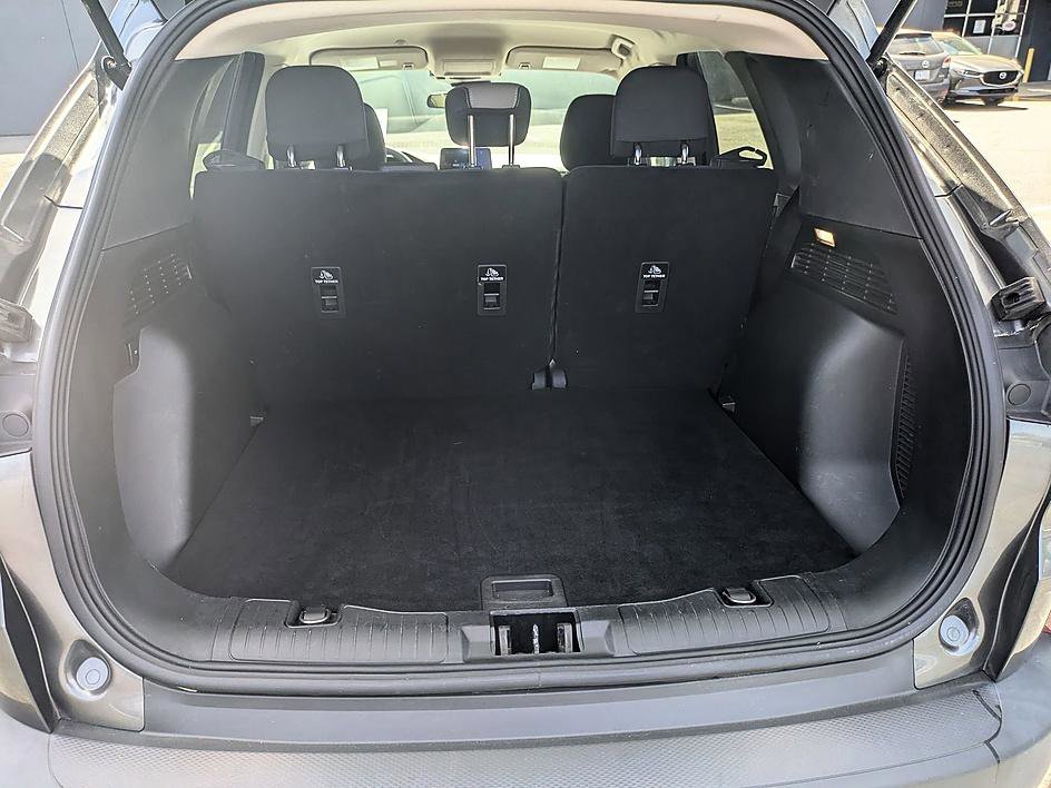 Used 2020 Ford Escape SE image 25