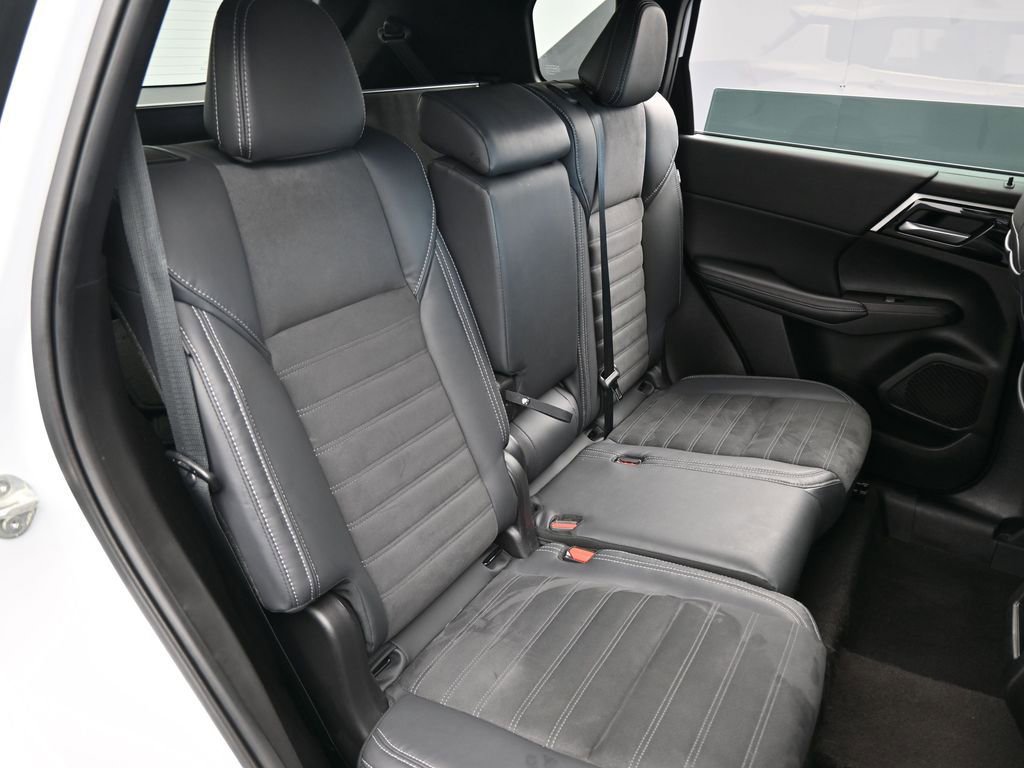 Used 2023 Mitsubishi Outlander SE image 49