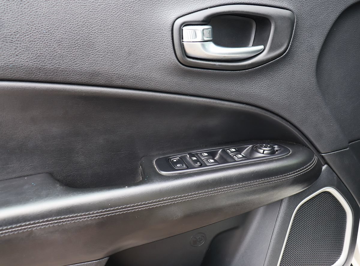 Used 2019 Jeep Compass Latitude FWD image 37