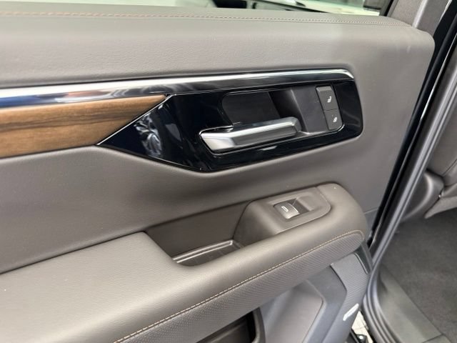 New 2026 Chevrolet Suburban High Country AWD/4WD image 23
