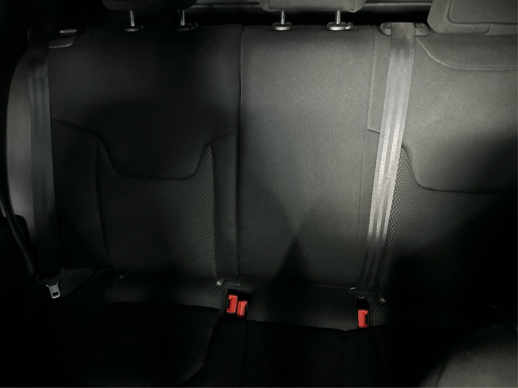 Used 2020 Jeep Renegade Altitude FWD image 24