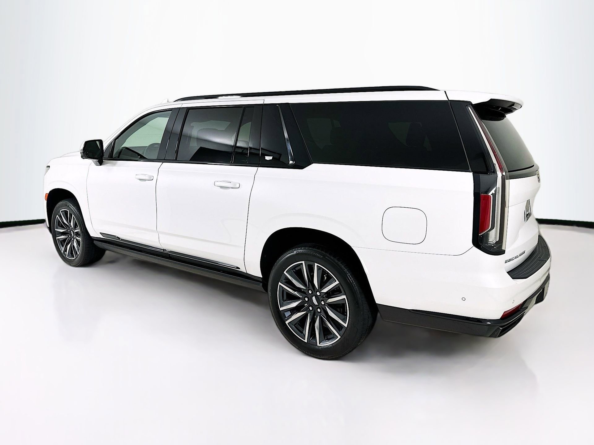 Used 2023 Cadillac Escalade ESV Sport Platinum w/ Heavy-Duty Trailer Package AWD/4WD image 6
