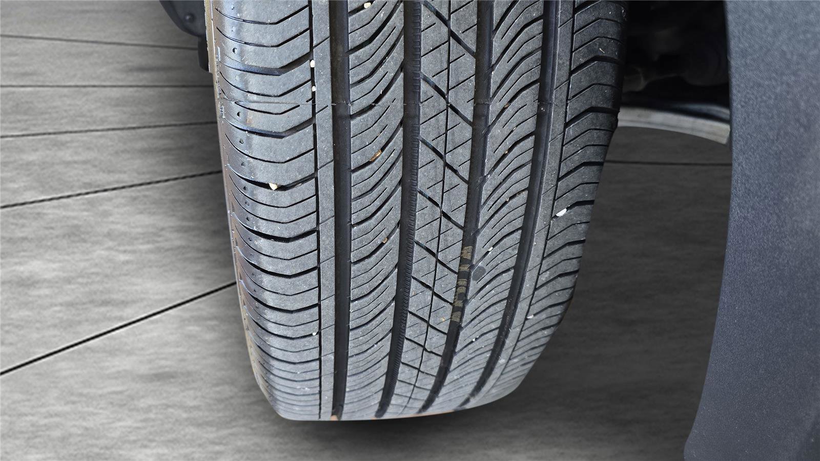 Used 2022 Buick Envision Essence w/ Safety Package image 30