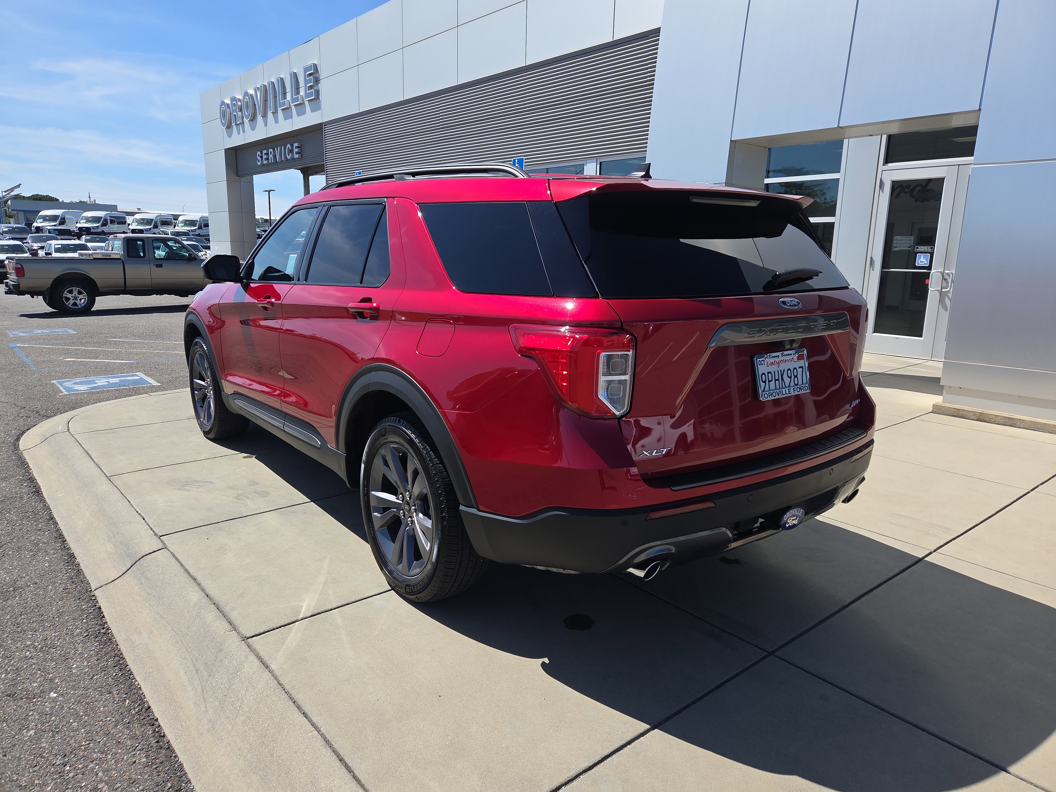 Used 2024 Ford Explorer XLT w/ Equipment Group 202A image 3