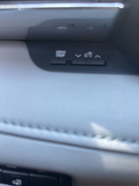 Used 2023 Toyota Highlander Limited image 35