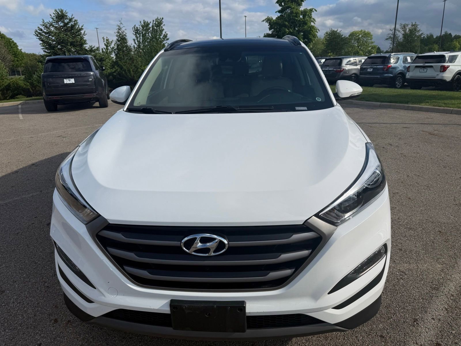 Used 2016 Hyundai Tucson Limited w/ Option Group 03 FWD image 2